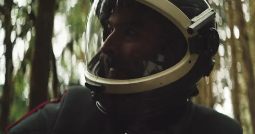 Still frame 17 from Prospect (2018) directed by Christopher Caldwell, Zeek Earl