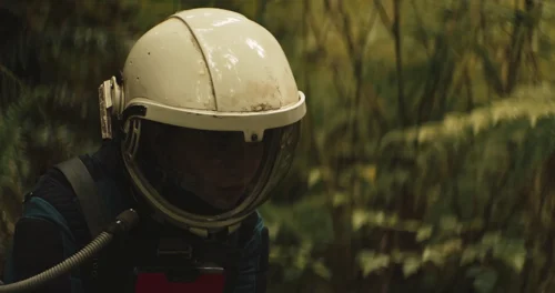 Still frame 24 from Prospect (2018) directed by Christopher Caldwell, Zeek Earl