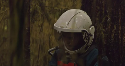 Still frame 35 from Prospect (2018) directed by Christopher Caldwell, Zeek Earl