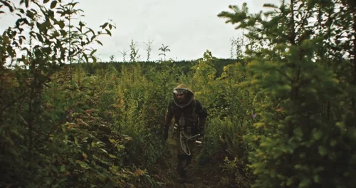 Still frame 54 from Prospect (2018) directed by Christopher Caldwell, Zeek Earl