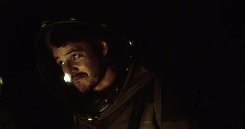 Still frame 73 from Prospect (2018) directed by Christopher Caldwell, Zeek Earl