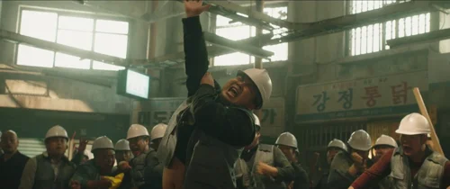 Still frame 30 from Psychokinesis (2018) directed by Yeon Sang-ho
