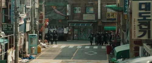 Still frame 44 from Psychokinesis (2018) directed by Yeon Sang-ho