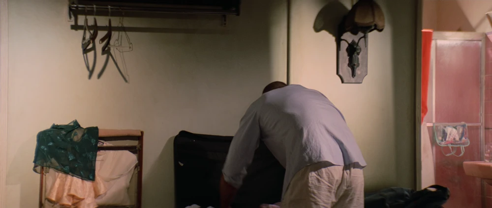Still frame 130 from Pulp Fiction (1994) directed by Quentin Tarantino