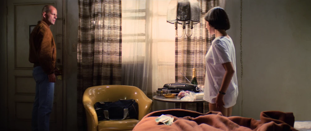 Still frame 136 from Pulp Fiction (1994) directed by Quentin Tarantino