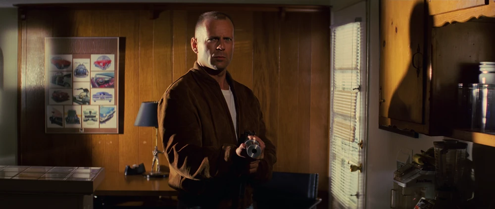Still frame 142 from Pulp Fiction (1994) directed by Quentin Tarantino