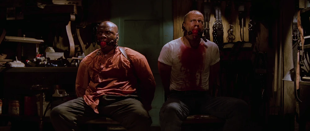 Still frame 153 from Pulp Fiction (1994) directed by Quentin Tarantino