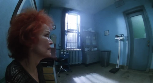 Still frame 123 from Requiem for a Dream (2000) directed by Darren Aronofsky