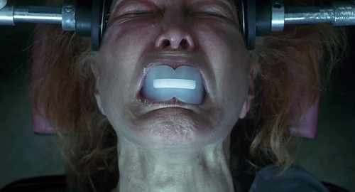 Still frame 206 from Requiem for a Dream (2000) directed by Darren Aronofsky
