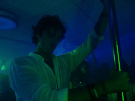 Still frame 23 from Saltburn (2023) directed by Emerald Fennell