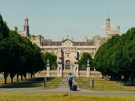 Still frame 38 from Saltburn (2023) directed by Emerald Fennell