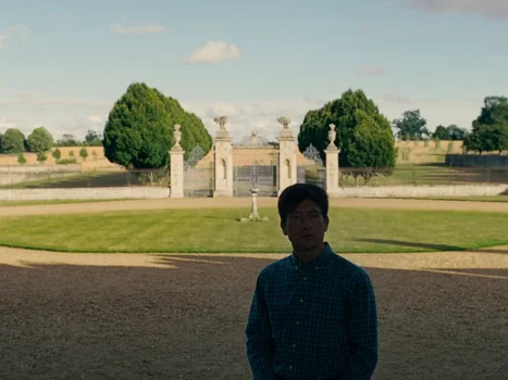 Still frame 37 from Saltburn (2023) directed by Emerald Fennell
