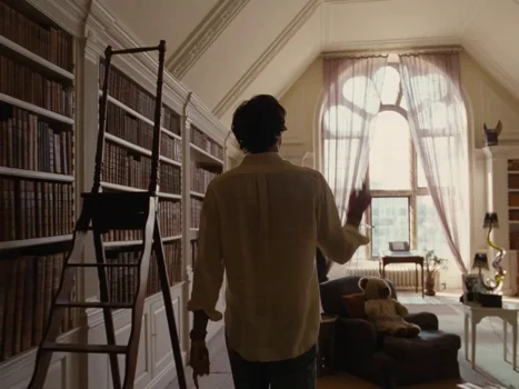 Still frame 41 from Saltburn (2023) directed by Emerald Fennell