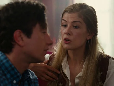Still frame 45 from Saltburn (2023) directed by Emerald Fennell