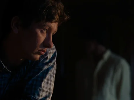 Still frame 48 from Saltburn (2023) directed by Emerald Fennell