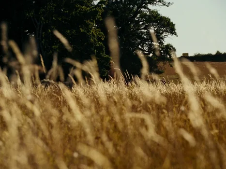 Still frame 54 from Saltburn (2023) directed by Emerald Fennell