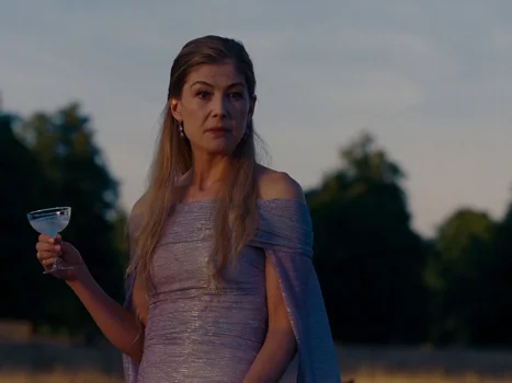Still frame 62 from Saltburn (2023) directed by Emerald Fennell