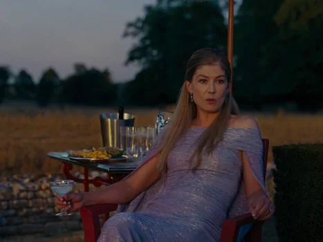 Still frame 59 from Saltburn (2023) directed by Emerald Fennell