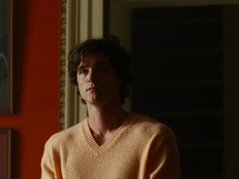 Still frame 71 from Saltburn (2023) directed by Emerald Fennell