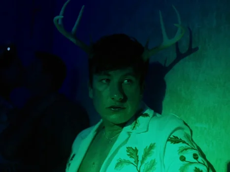 Still frame 98 from Saltburn (2023) directed by Emerald Fennell