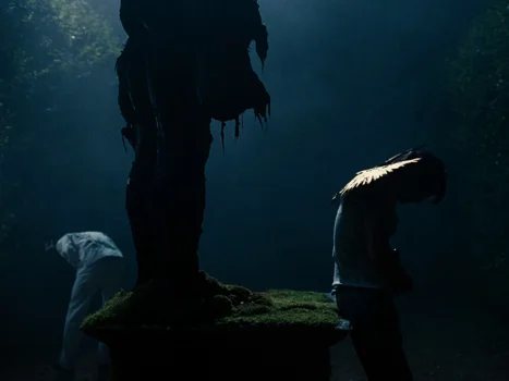 Still frame 102 from Saltburn (2023) directed by Emerald Fennell