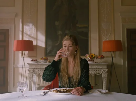 Still frame 111 from Saltburn (2023) directed by Emerald Fennell