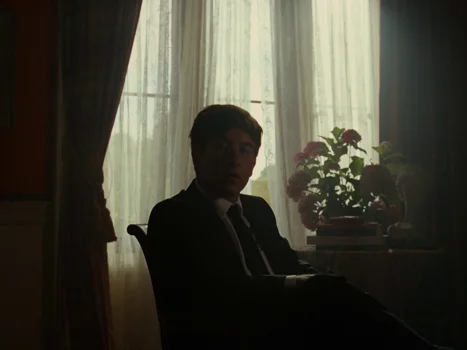 Still frame 119 from Saltburn (2023) directed by Emerald Fennell