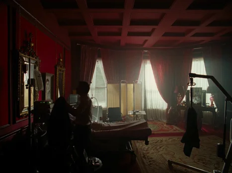 Still frame 131 from Saltburn (2023) directed by Emerald Fennell