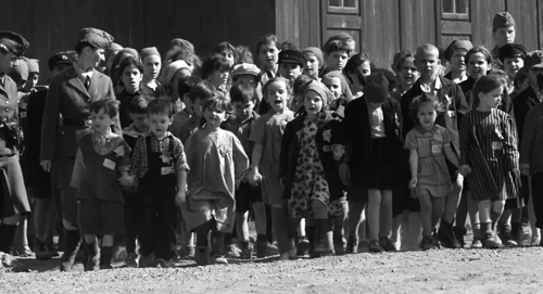 Still frame 142 from Schindler's List (1993) directed by Steven Spielberg