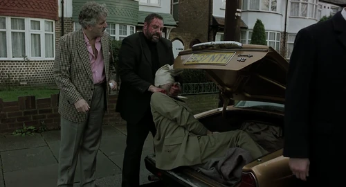 Still frame 136 from Snatch (2000) directed by Guy Ritchie