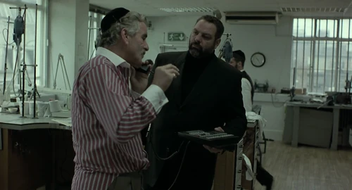 Still frame 24 from Snatch (2000) directed by Guy Ritchie