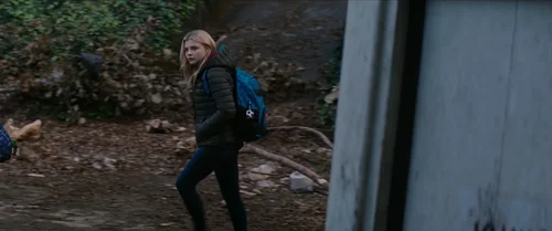 Still frame 21 from The 5th Wave (2016) directed by J Blakeson