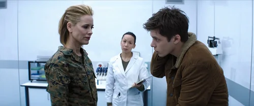 Still frame 40 from The 5th Wave (2016) directed by J Blakeson