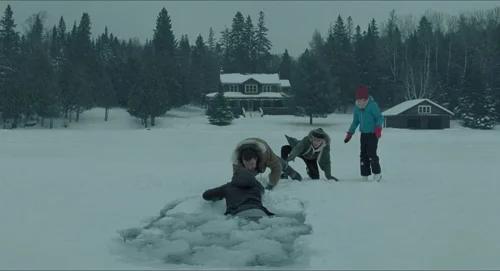 Still frame 26 from The Lodge (2019) directed by Severin Fiala, Veronika Franz