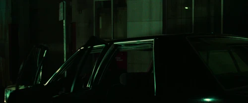 Still frame 2 from The Matrix (1999) directed by Lana Wachowski, Lilly Wachowski