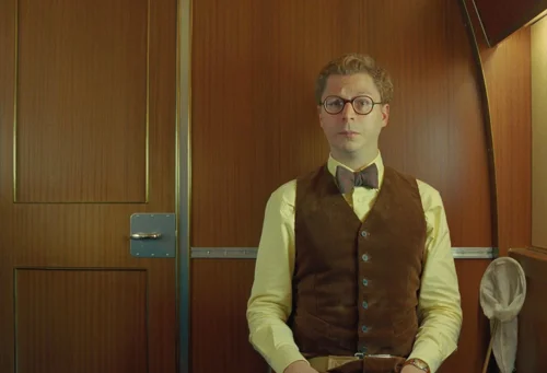 Still frame 124 from The Phoenician Scheme (2025) directed by Wes Anderson