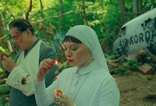 Still frame 302 from The Phoenician Scheme (2025) directed by Wes Anderson