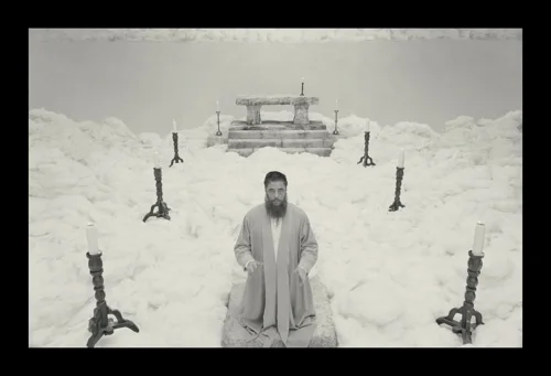 Still frame 306 from The Phoenician Scheme (2025) directed by Wes Anderson