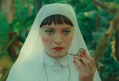 Still frame 318 from The Phoenician Scheme (2025) directed by Wes Anderson