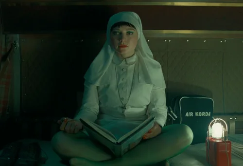 Still frame 325 from The Phoenician Scheme (2025) directed by Wes Anderson