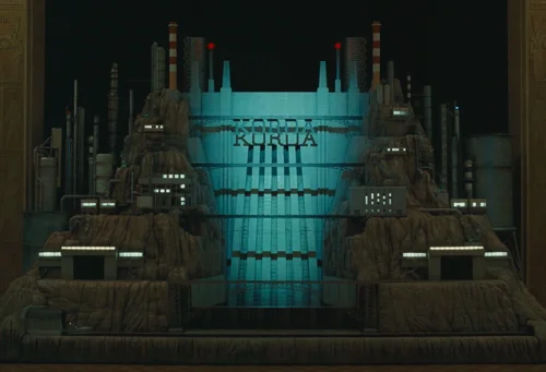 Still frame 390 from The Phoenician Scheme (2025) directed by Wes Anderson