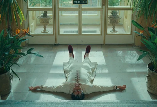 Still frame 398 from The Phoenician Scheme (2025) directed by Wes Anderson