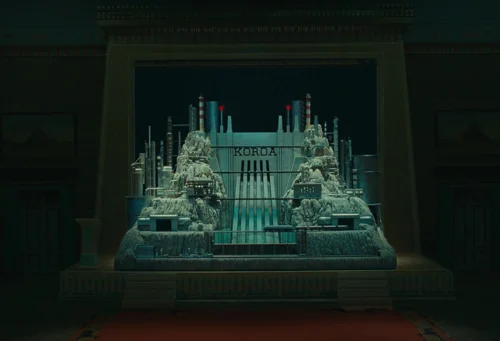 Still frame 404 from The Phoenician Scheme (2025) directed by Wes Anderson