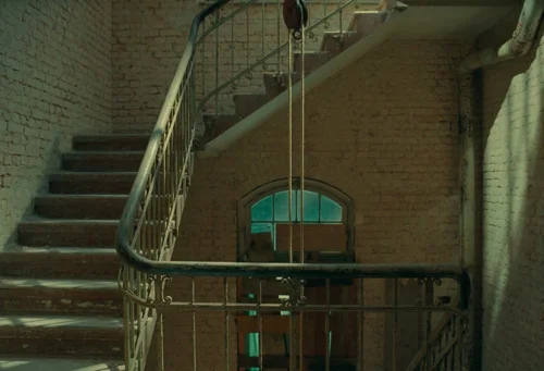 Still frame 419 from The Phoenician Scheme (2025) directed by Wes Anderson