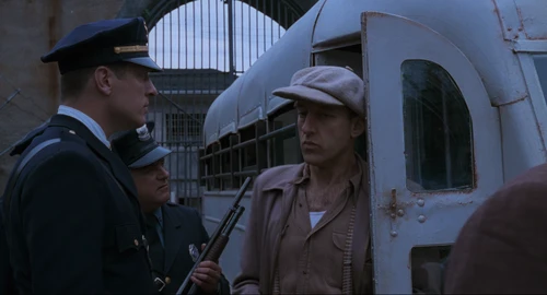 Still frame 33 from The Shawshank Redemption (1994) directed by Frank Darabont