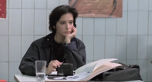 Still frame 74 from Thesis (1996) directed by Alejandro Amenábar