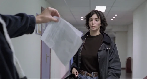 Still frame 86 from Thesis (1996) directed by Alejandro Amenábar