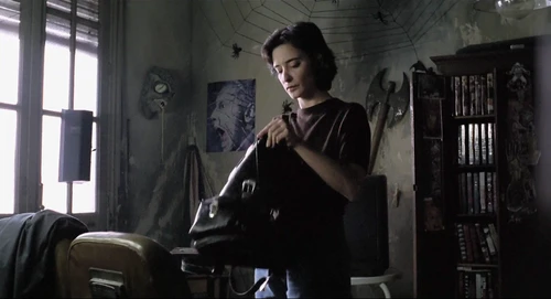 Still frame 94 from Thesis (1996) directed by Alejandro Amenábar