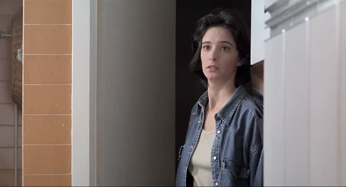 Still frame 105 from Thesis (1996) directed by Alejandro Amenábar