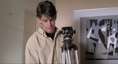 Still frame 109 from Thesis (1996) directed by Alejandro Amenábar